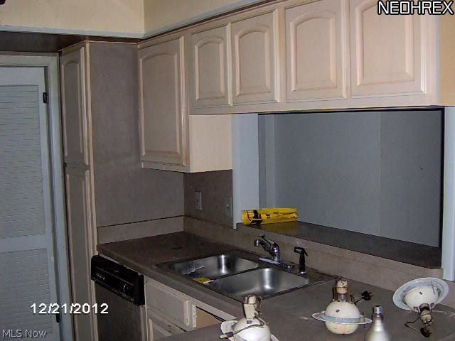 3564 Atherstone Road Cleveland, OH 44121 - Photo 3 of 15