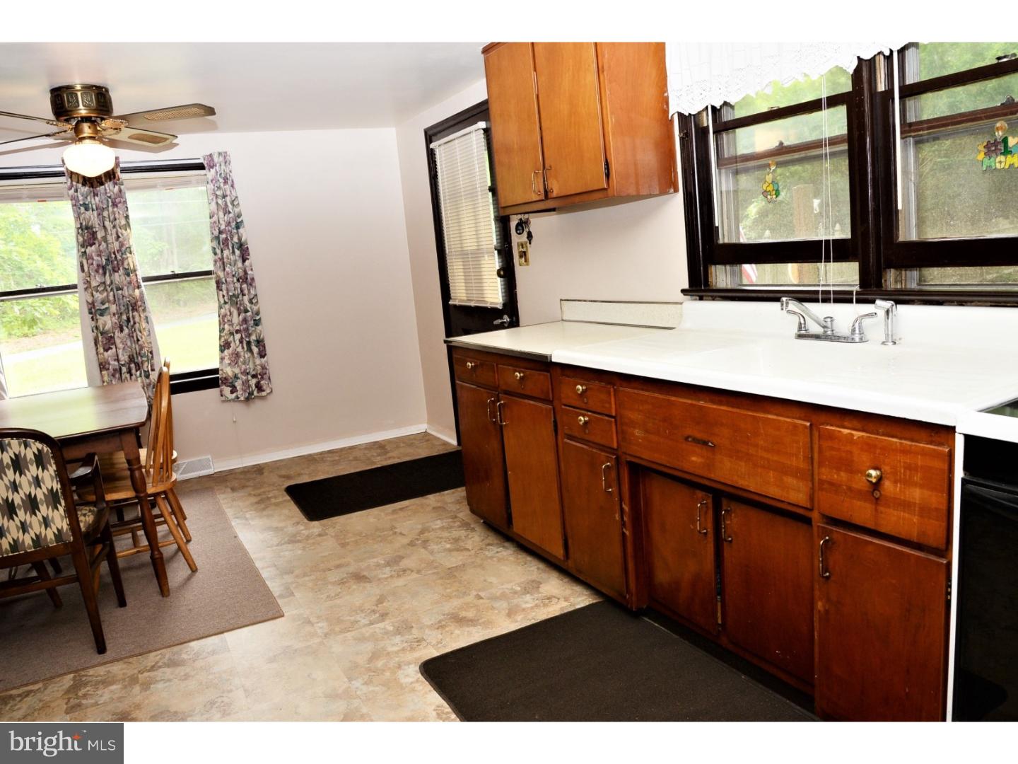 375 Three Bridge Road Newfield, NJ 08344 - Photo 11 of 21 Kitchen
