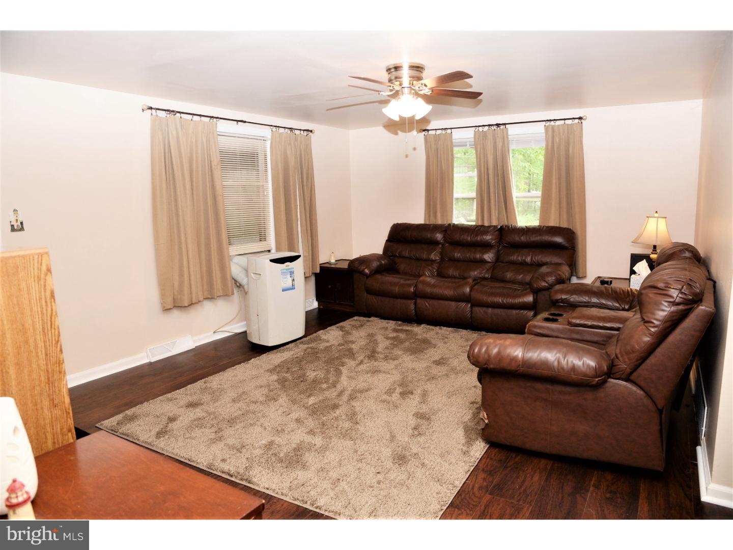 375 Three Bridge Road Newfield, NJ 08344 - Photo 12 of 21 Living Room