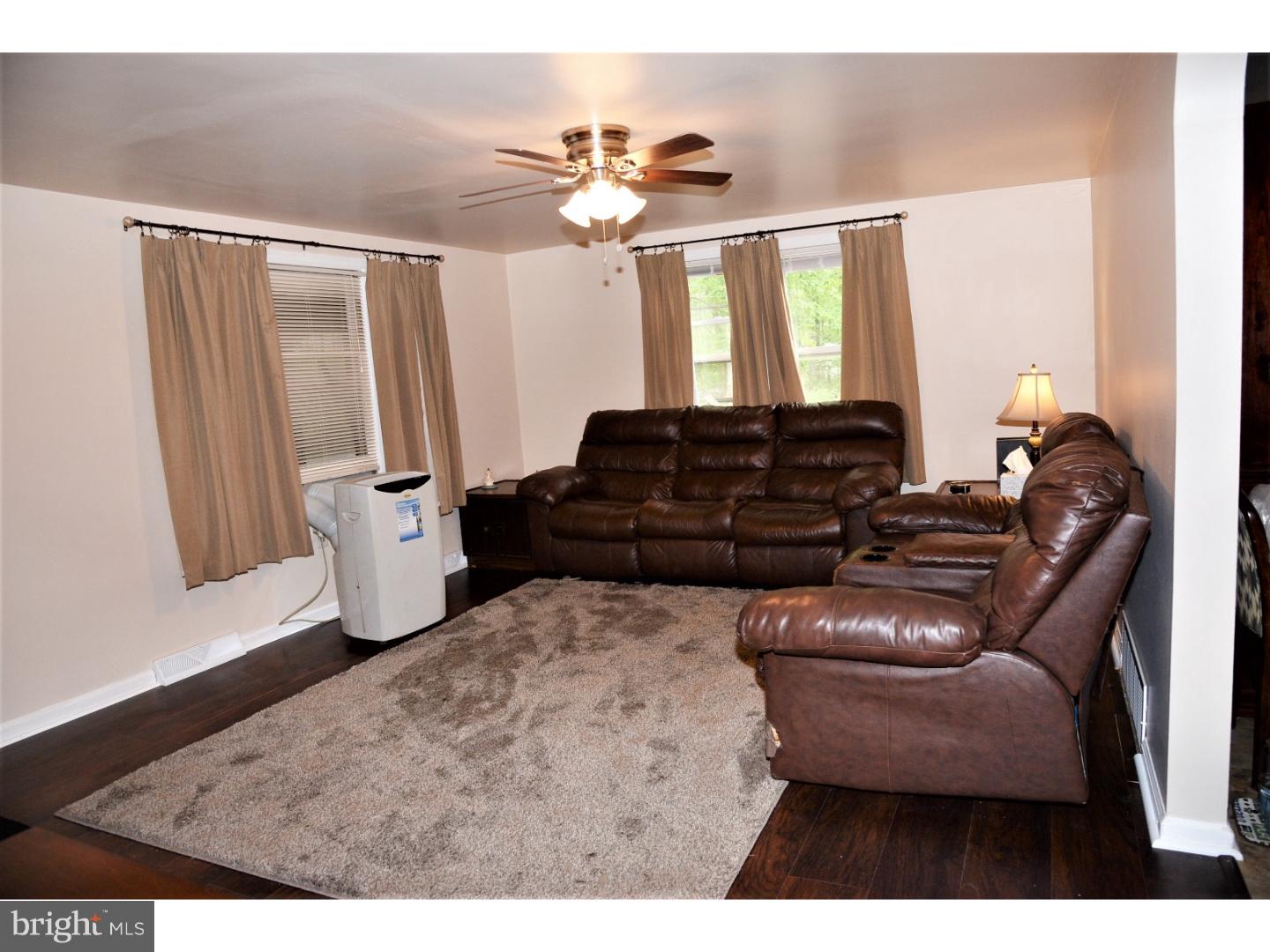 375 Three Bridge Road Newfield, NJ 08344 - Photo 13 of 21 Living Room