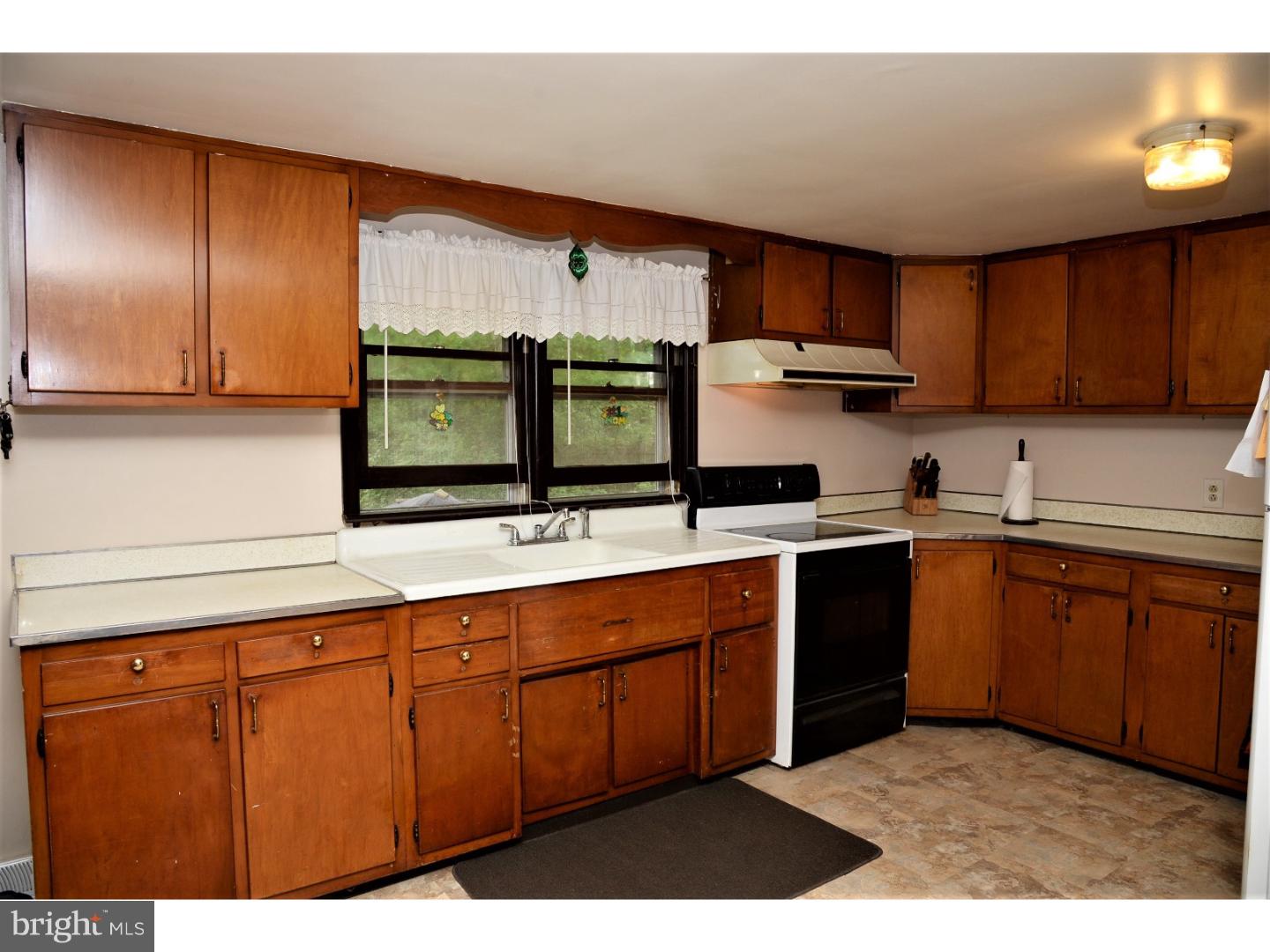 375 Three Bridge Road Newfield, NJ 08344 - Photo 8 of 21 Kitchen
