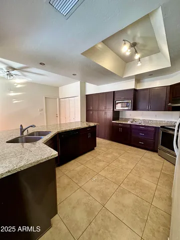 $3,300 | 11631 North 41st Street, Phoenix, AZ 85028