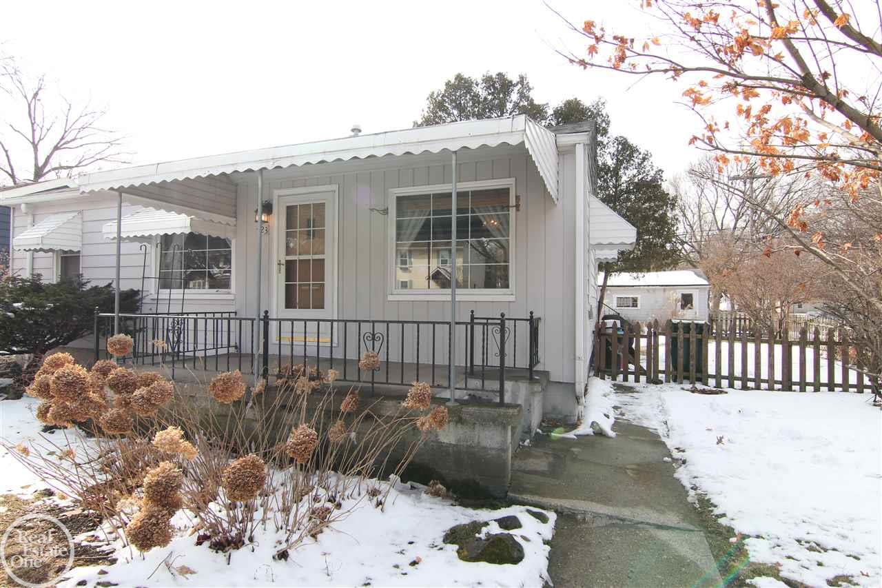 423 Stratford Road Ferndale, MI 48220 - Photo 2 of 24 50006968-1.JPG