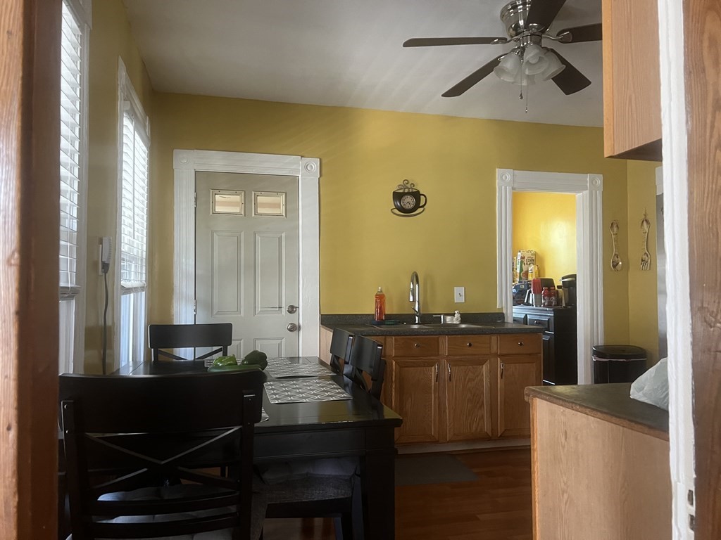 142 Marion Street Springfield, MA 01109 - Photo 4 of 11 Gallery Image 4