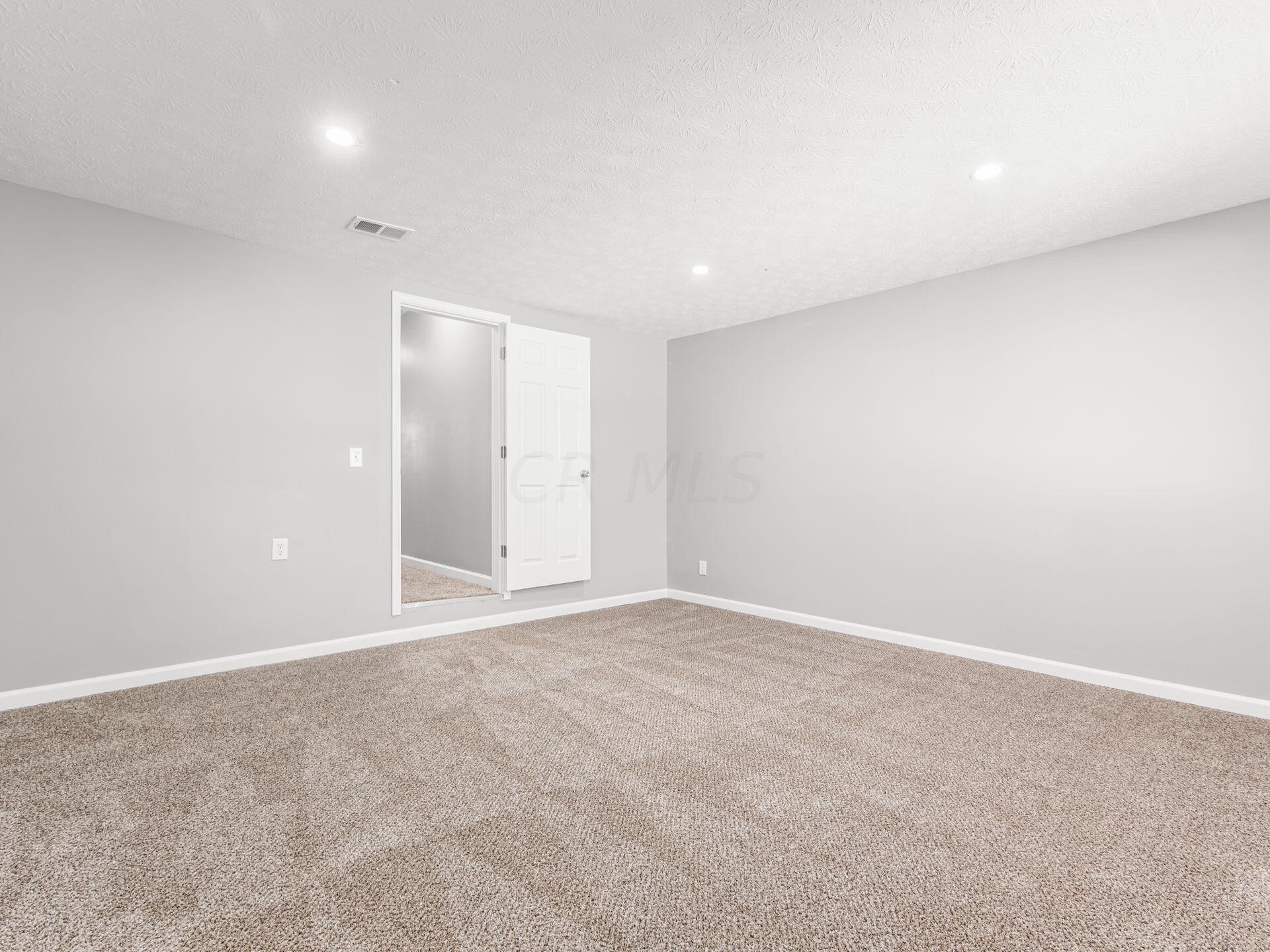 2318 Ridgeway Avenue Columbus, OH 43219 - Photo 23 of 29 022_95405_i 2318 Ridgeway 068