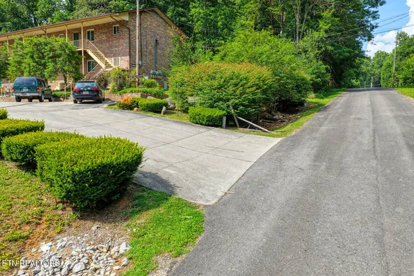 $1,760,000 | 2810-2812 Daybreak Way, Strawberry Plains, TN 37871