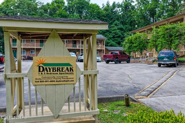 $1,760,000 | 2810-2812 Daybreak Way, Strawberry Plains, TN 37871
