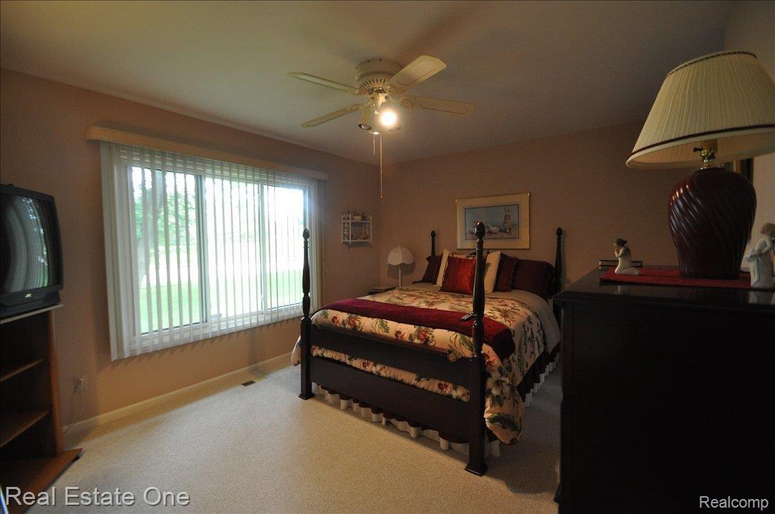 2174 London Bridge Drive, Unit 50 Rochester, MI 48307 - Photo 4 of 13 Master Bedrm
