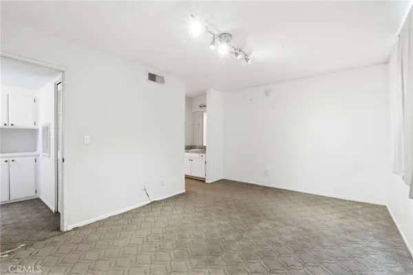 $469,000 | 7045 Woodley Avenue, Unit 124, Lake Balboa, CA 91406