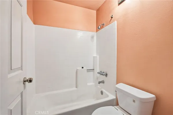 $469,000 | 7045 Woodley Avenue, Unit 124, Lake Balboa, CA 91406