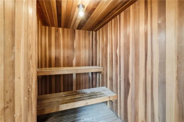 $469,000 | 7045 Woodley Avenue, Unit 124, Lake Balboa, CA 91406