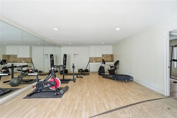 $469,000 | 7045 Woodley Avenue, Unit 124, Lake Balboa, CA 91406