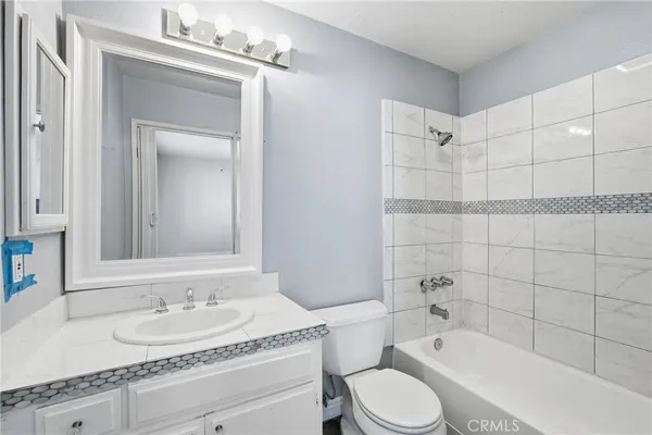 $469,000 | 7045 Woodley Avenue, Unit 124, Lake Balboa, CA 91406