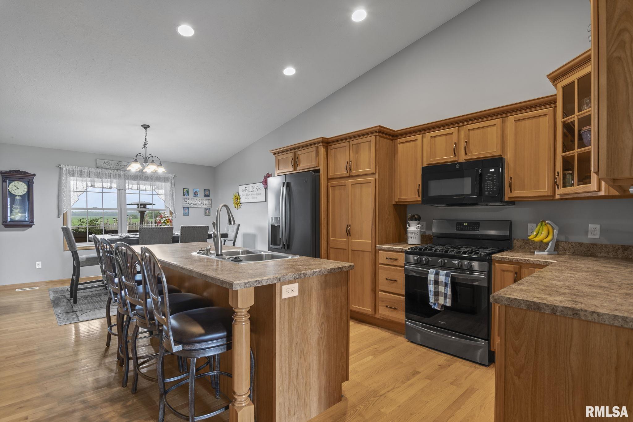 321 Butler Lane Chatham, IL 62629 - Photo 6 of 31 Gallery Image 6