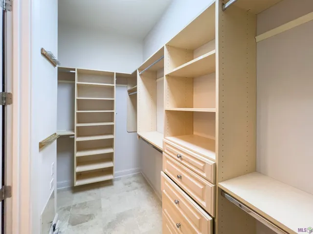 $3,300 | 998 Stanford Avenue, Unit 206, Baton Rouge, LA 70808