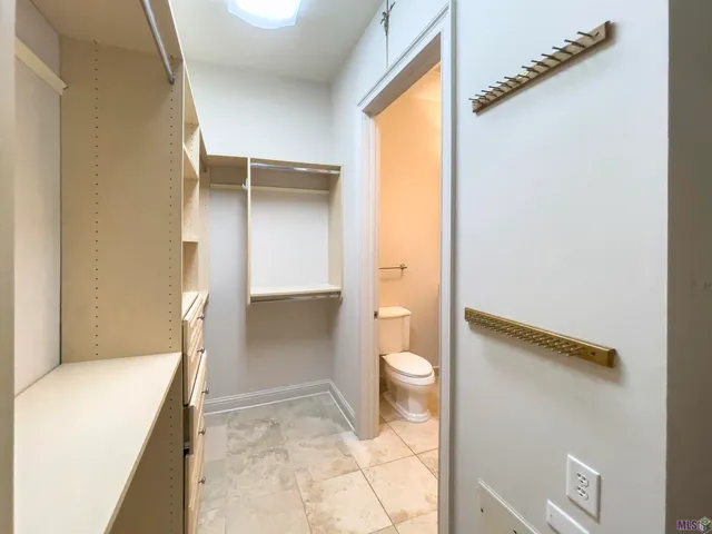 $3,300 | 998 Stanford Avenue, Unit 206, Baton Rouge, LA 70808