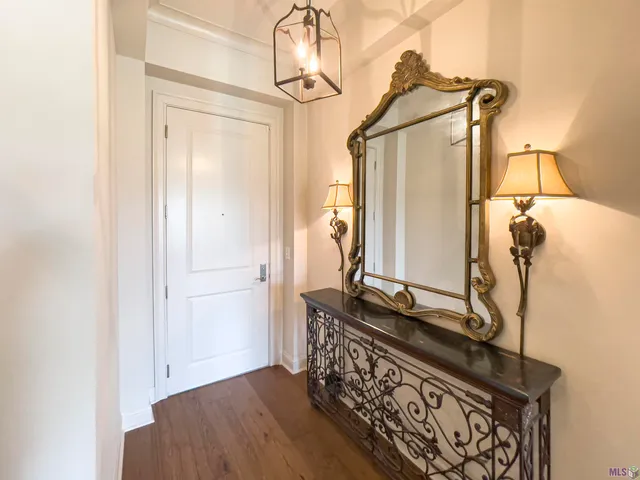 $3,300 | 998 Stanford Avenue, Unit 206, Baton Rouge, LA 70808