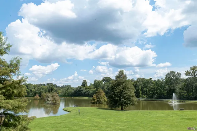 $3,300 | 998 Stanford Avenue, Unit 206, Baton Rouge, LA 70808