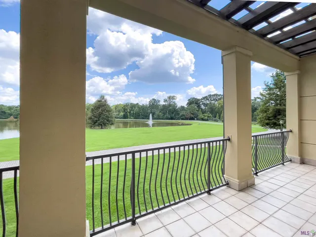 $3,300 | 998 Stanford Avenue, Unit 206, Baton Rouge, LA 70808