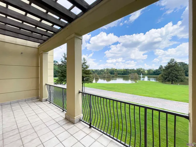 $3,300 | 998 Stanford Avenue, Unit 206, Baton Rouge, LA 70808