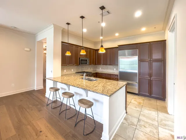 $3,300 | 998 Stanford Avenue, Unit 206, Baton Rouge, LA 70808