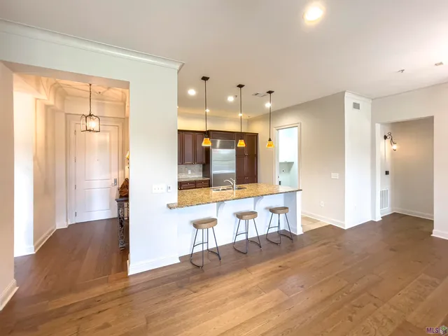 $3,300 | 998 Stanford Avenue, Unit 206, Baton Rouge, LA 70808