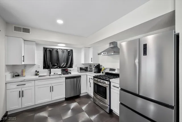 $2,900 | 2571 East Vegas Valley Drive, Las Vegas, NV 89121