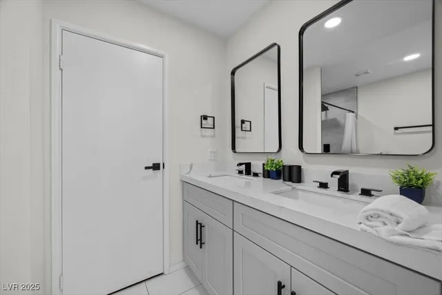 $2,900 | 2571 East Vegas Valley Drive, Las Vegas, NV 89121