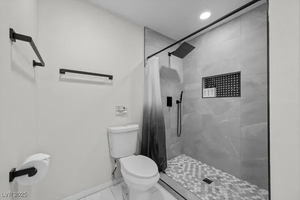 $2,900 | 2571 East Vegas Valley Drive, Las Vegas, NV 89121