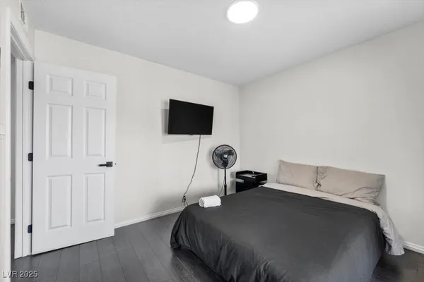 $2,900 | 2571 East Vegas Valley Drive, Las Vegas, NV 89121