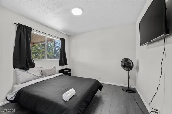 $2,900 | 2571 East Vegas Valley Drive, Las Vegas, NV 89121