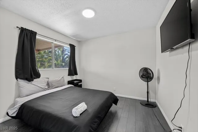 $2,900 | 2571 East Vegas Valley Drive, Las Vegas, NV 89121