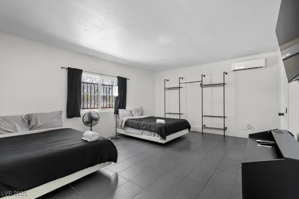 $2,900 | 2571 East Vegas Valley Drive, Las Vegas, NV 89121