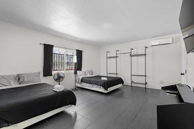 $2,900 | 2571 East Vegas Valley Drive, Las Vegas, NV 89121