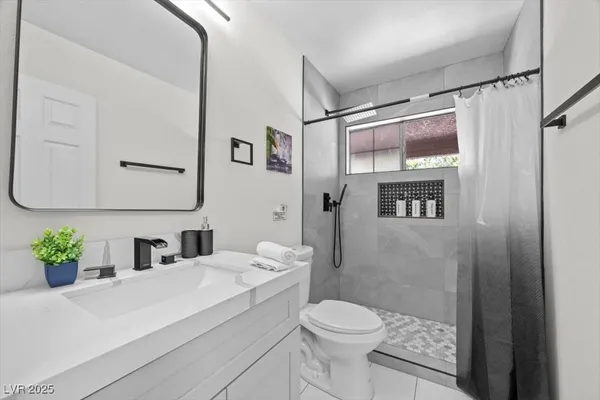 $2,900 | 2571 East Vegas Valley Drive, Las Vegas, NV 89121