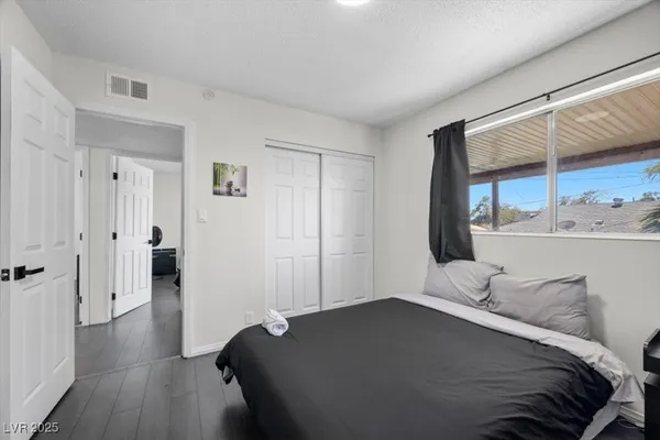 $2,900 | 2571 East Vegas Valley Drive, Las Vegas, NV 89121