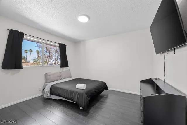 $2,900 | 2571 East Vegas Valley Drive, Las Vegas, NV 89121