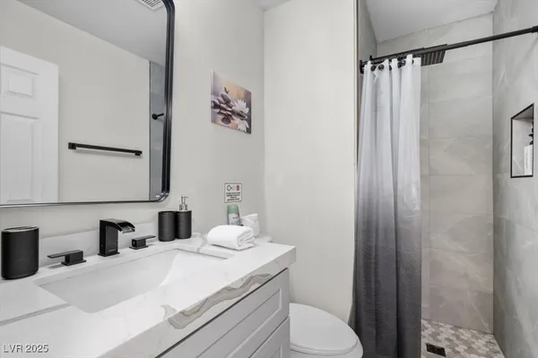 $2,900 | 2571 East Vegas Valley Drive, Las Vegas, NV 89121