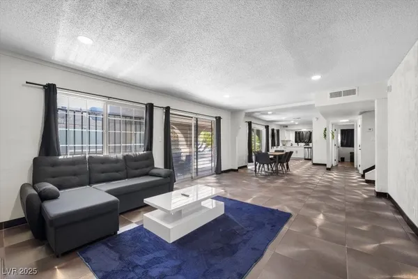 $2,900 | 2571 East Vegas Valley Drive, Las Vegas, NV 89121