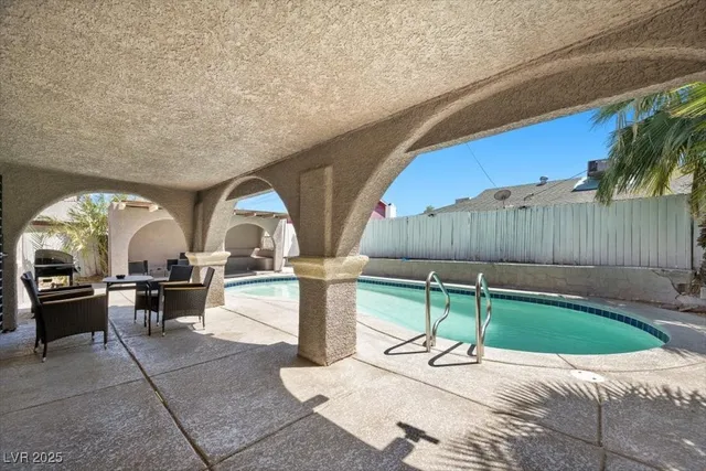 $2,900 | 2571 East Vegas Valley Drive, Las Vegas, NV 89121