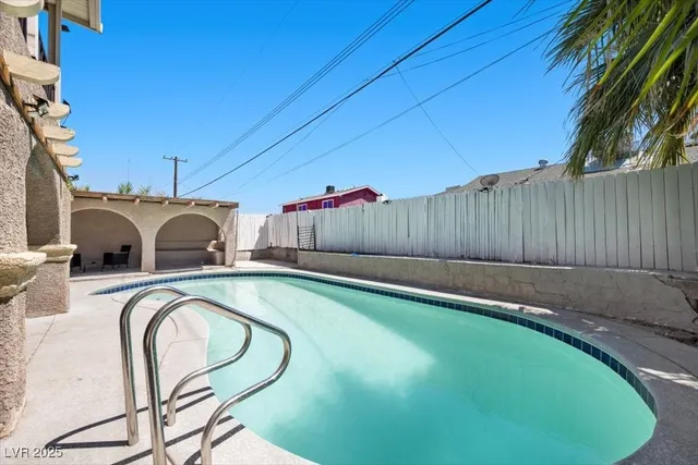 $2,900 | 2571 East Vegas Valley Drive, Las Vegas, NV 89121