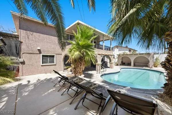 $2,900 | 2571 East Vegas Valley Drive, Las Vegas, NV 89121