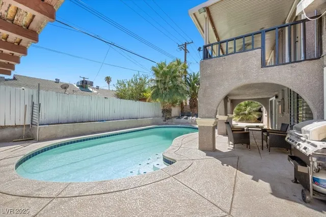 $2,900 | 2571 East Vegas Valley Drive, Las Vegas, NV 89121