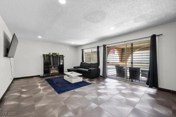 $2,900 | 2571 East Vegas Valley Drive, Las Vegas, NV 89121