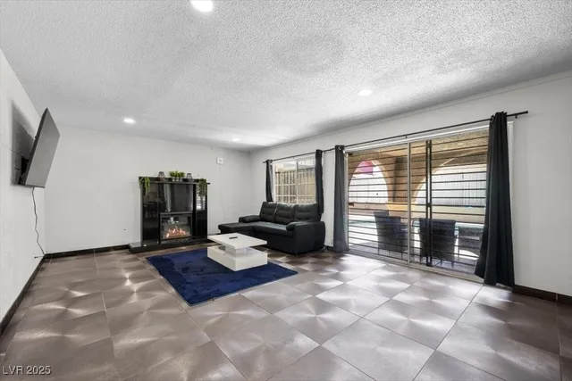 $2,900 | 2571 East Vegas Valley Drive, Las Vegas, NV 89121