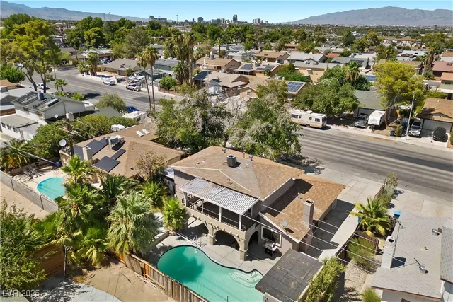 $2,900 | 2571 East Vegas Valley Drive, Las Vegas, NV 89121