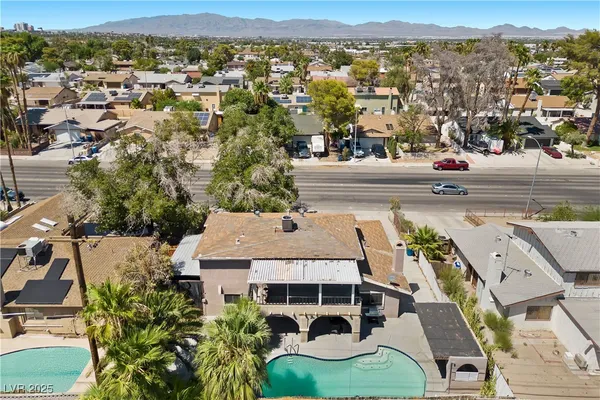 $2,900 | 2571 East Vegas Valley Drive, Las Vegas, NV 89121