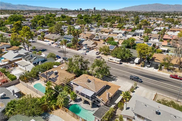 $2,900 | 2571 East Vegas Valley Drive, Las Vegas, NV 89121