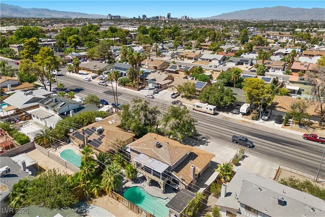 $2,900 | 2571 East Vegas Valley Drive, Las Vegas, NV 89121