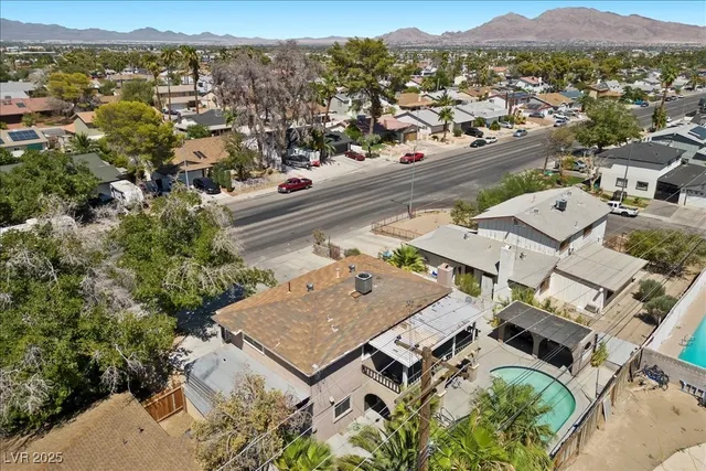 $2,900 | 2571 East Vegas Valley Drive, Las Vegas, NV 89121